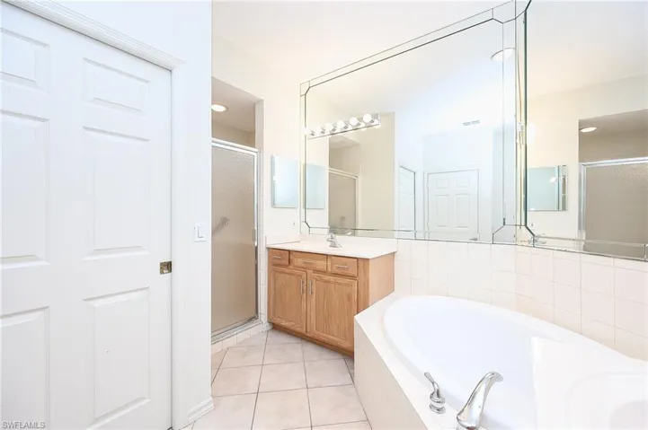 7670 Meadow Lakes Dr # 1501, Naples Fl 34104