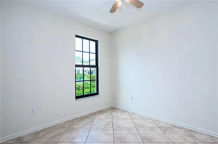 7670 Meadow Lakes Dr # 1501, Naples Fl 34104