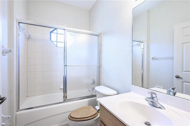 7670 Meadow Lakes Dr # 1501, Naples Fl 34104