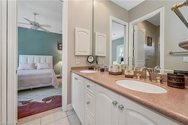 Connecting Bath between two of the guest rooms