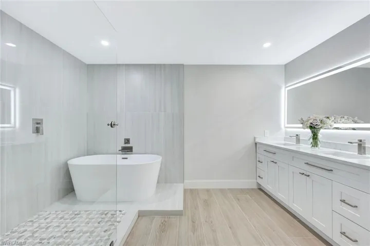 Comfortable and expansive bath