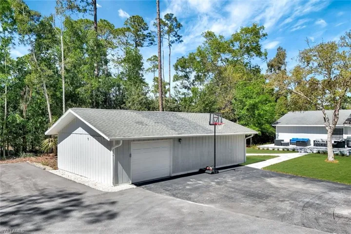Detached garage and recreation room