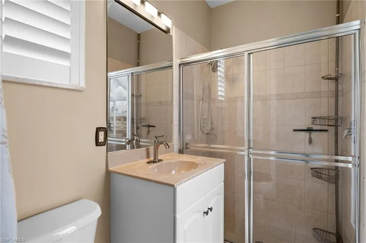 Junior Suite Bathroom with Pool Access