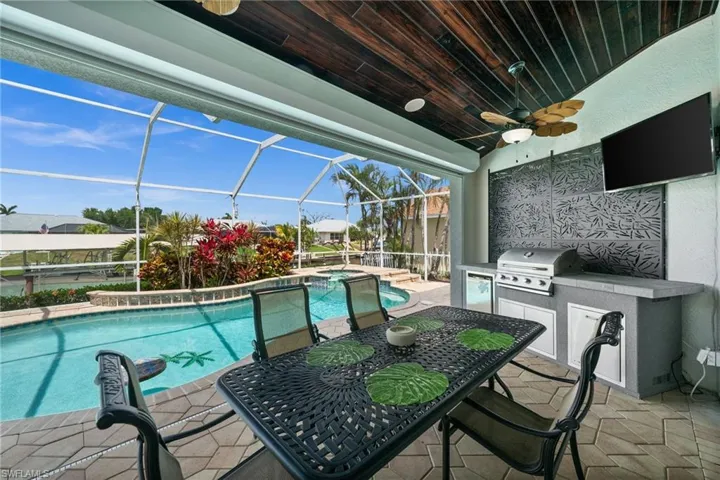 Have lunch in the covered lanai