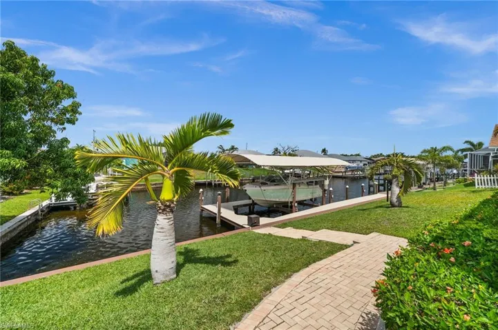 Covered 10,000 lb boat lift is ready for your adventures