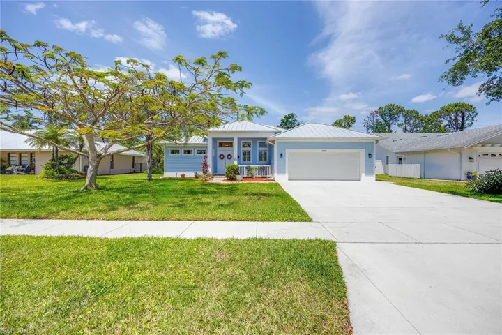 2365  Pine Woods  CIR, Naples, FL 34105