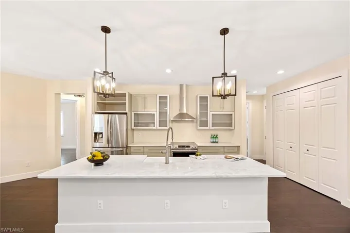 2365  Pine Woods  CIR, Naples, FL 34105