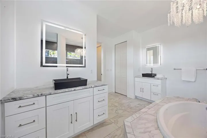 2365  Pine Woods  CIR, Naples, FL 34105