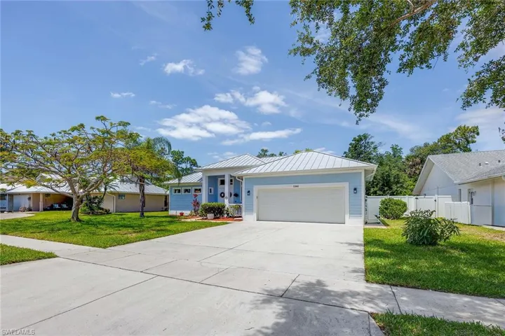 2365  Pine Woods  CIR, Naples, FL 34105