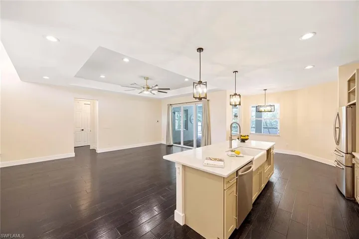 2365  Pine Woods  CIR, Naples, FL 34105