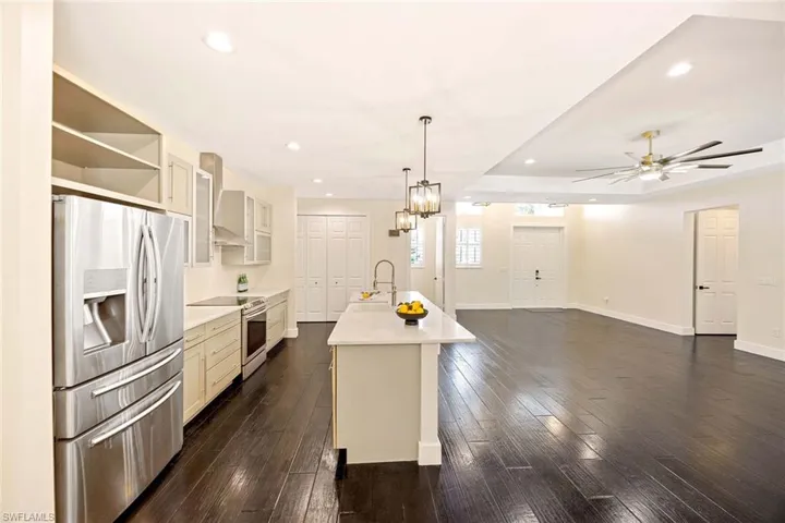2365  Pine Woods  CIR, Naples, FL 34105