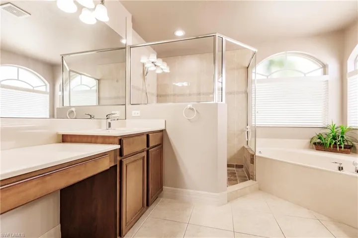 3573 Malagrotta Cir, Cape Coral, Florida 33909
