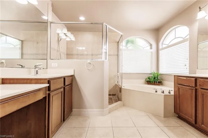 3573 Malagrotta Cir, Cape Coral, Florida 33909