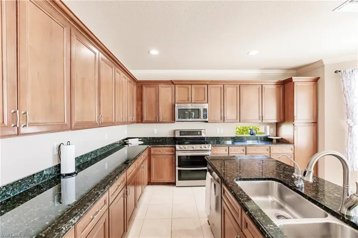 3573 Malagrotta Cir, Cape Coral, Florida 33909