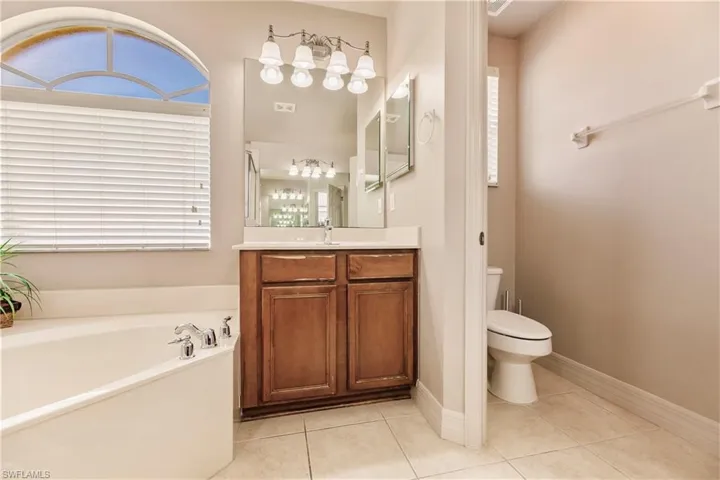 3573 Malagrotta Cir, Cape Coral, Florida 33909