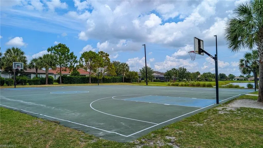 2271 Heydon Cir W, Naples, Florida 34120