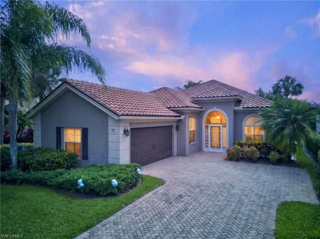 2271 Heydon Cir W, Naples, Florida 34120