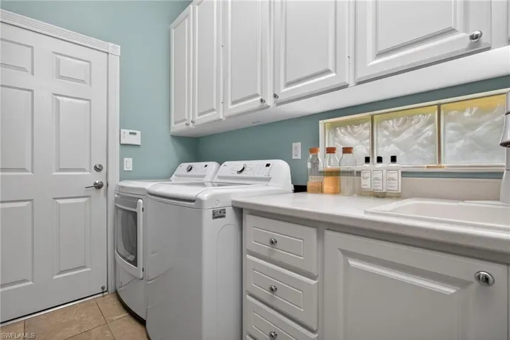 2271 Heydon Cir W, Naples, Florida 34120