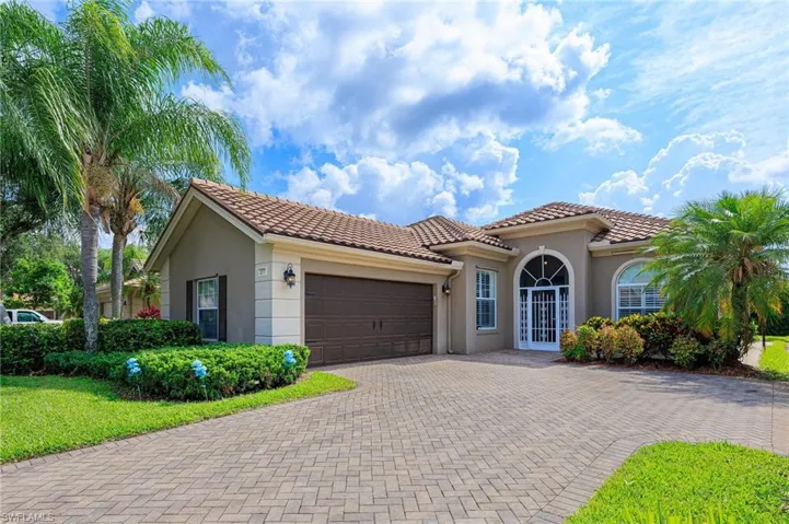 2271 Heydon Cir W, Naples, Florida 34120