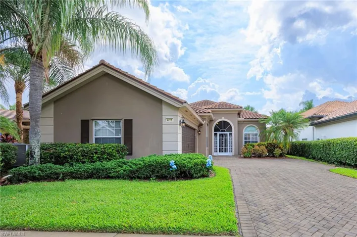 2271 Heydon Cir W, Naples, Florida 34120