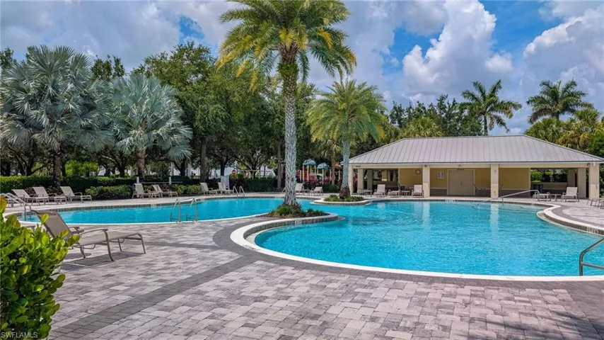2271 Heydon Cir W, Naples, Florida 34120