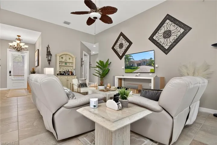 2271 Heydon Cir W, Naples, Florida 34120