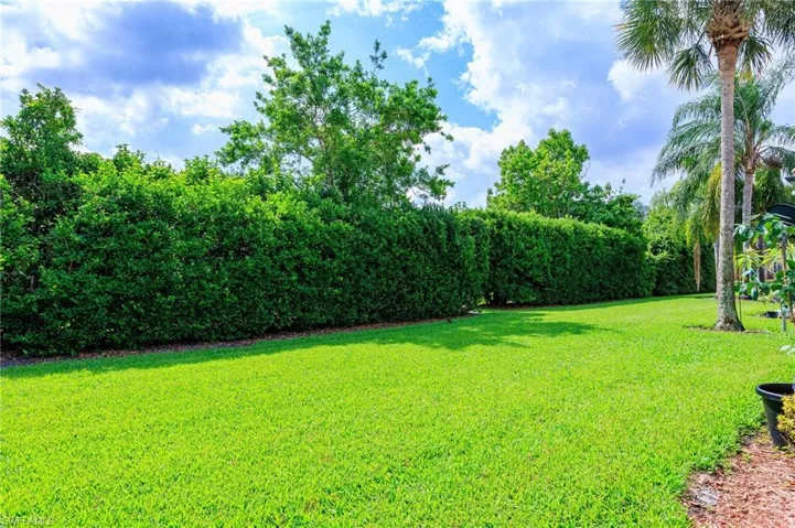 2271 Heydon Cir W, Naples, Florida 34120