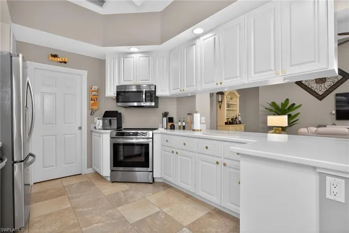 2271 Heydon Cir W, Naples, Florida 34120