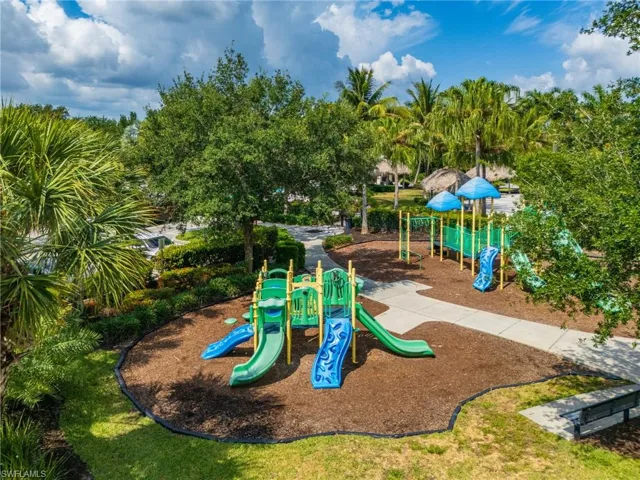 2271 Heydon Cir W, Naples, Florida 34120