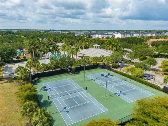 2271 Heydon Cir W, Naples, Florida 34120