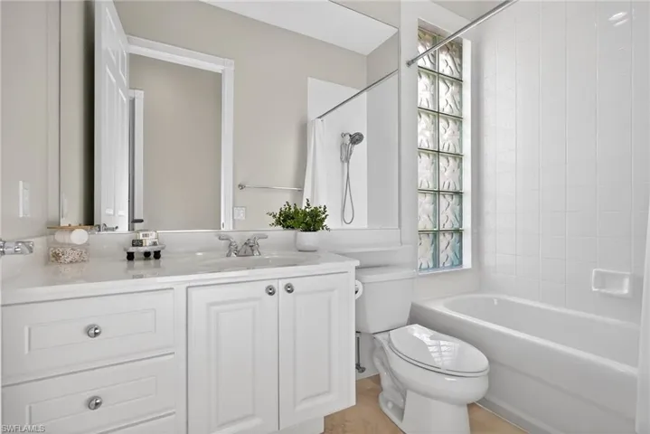2271 Heydon Cir W, Naples, Florida 34120