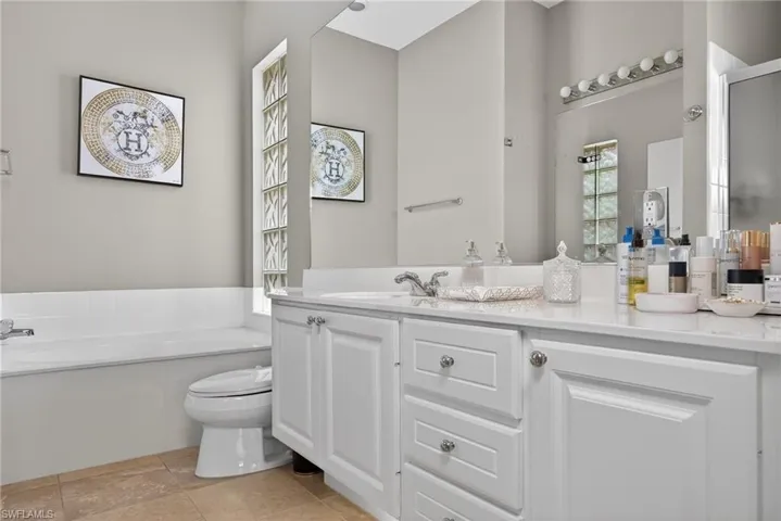 2271 Heydon Cir W, Naples, Florida 34120
