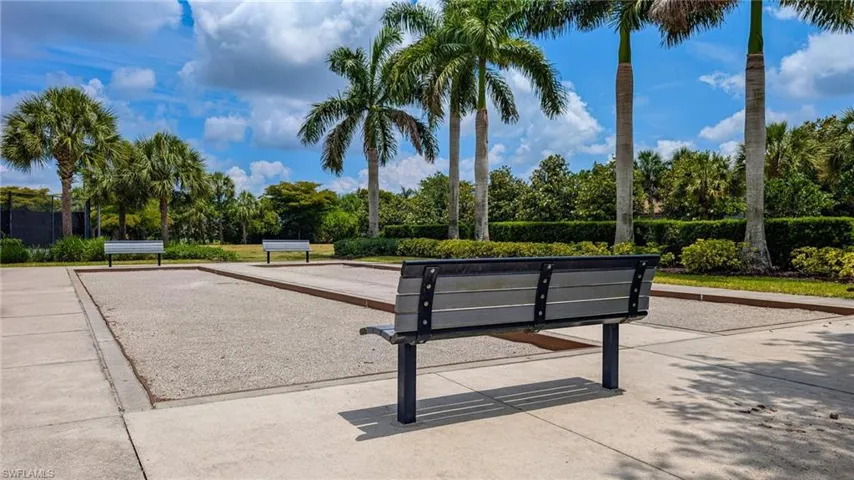 2271 Heydon Cir W, Naples, Florida 34120
