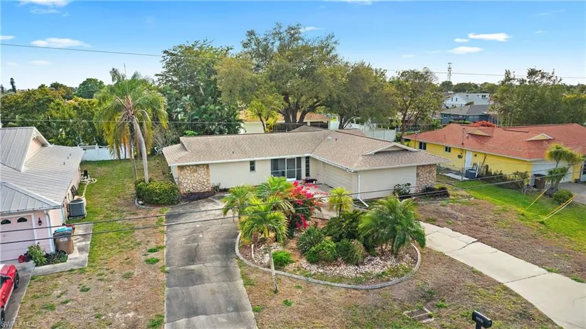 3804 SE 10th  PL, Cape Coral, FL 33904