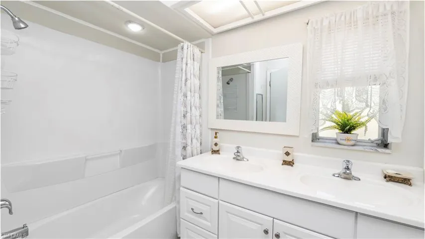 3804 SE 10th  PL, Cape Coral, FL 33904
