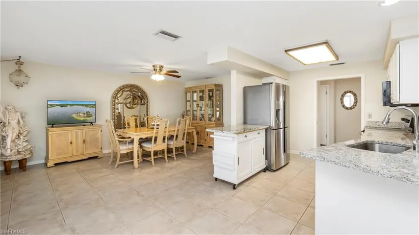 3804 SE 10th  PL, Cape Coral, FL 33904