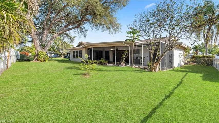 3804 SE 10th  PL, Cape Coral, FL 33904