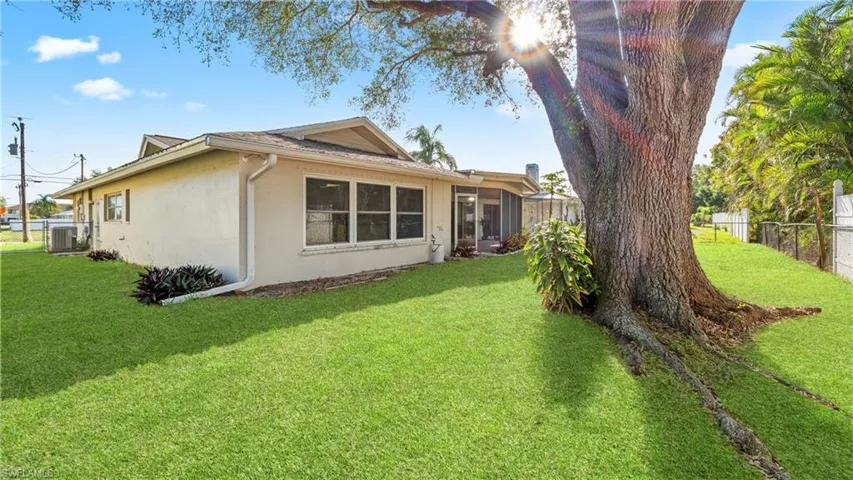 3804 SE 10th  PL, Cape Coral, FL 33904
