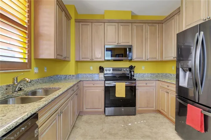 16580  Goldenrod  LN, Alva, FL 33920