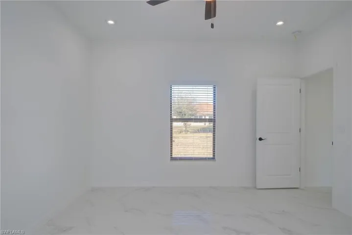 Empty room with ceiling fan