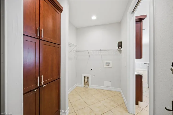 2538 Sw 35th Ln, Cape Coral, Florida 33914