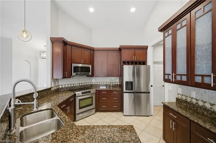2538 Sw 35th Ln, Cape Coral, Florida 33914