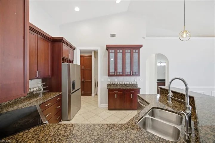2538 Sw 35th Ln, Cape Coral, Florida 33914