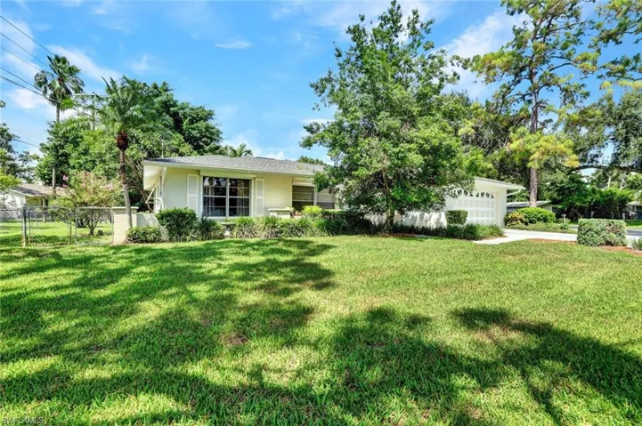 521  Piper  BLVD, Naples, FL 34110
