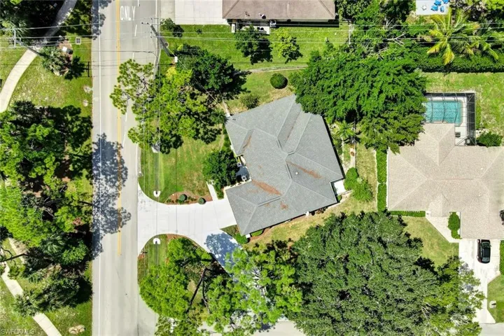521  Piper  BLVD, Naples, FL 34110