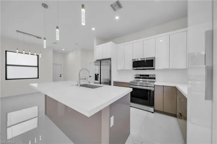 2829 Nw 3rd St, Cape Coral, Florida 33993