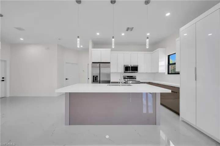 2829 Nw 3rd St, Cape Coral, Florida 33993