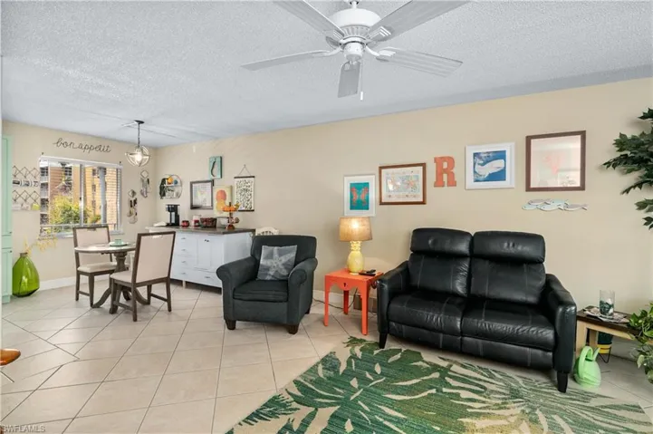 Great dining area with Coffee bar.