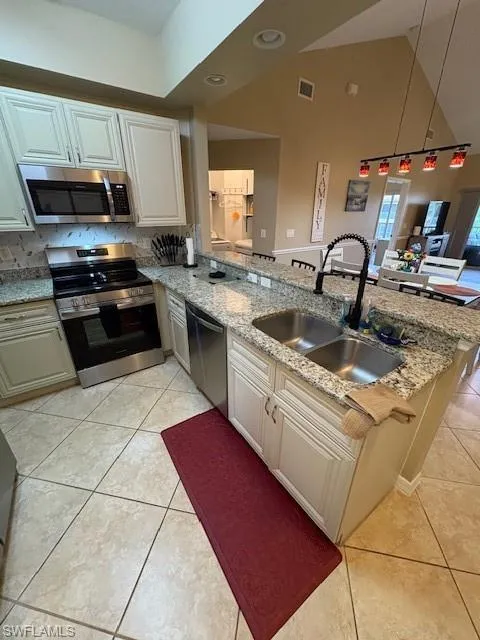 1064 Winding Pines CIR, Cape Coral, FL 33909,225062596