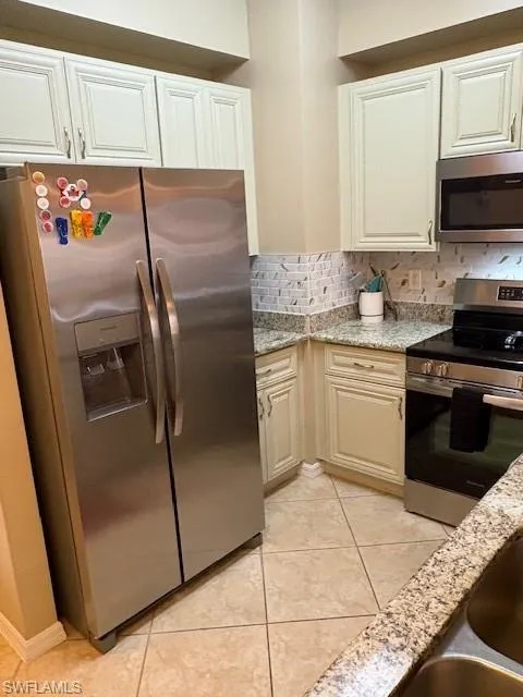 1064 Winding Pines CIR, Cape Coral, FL 33909,225062596